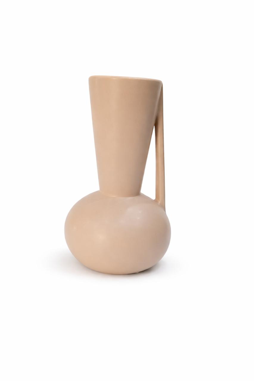 SOFT BEIGE CURVED VASE